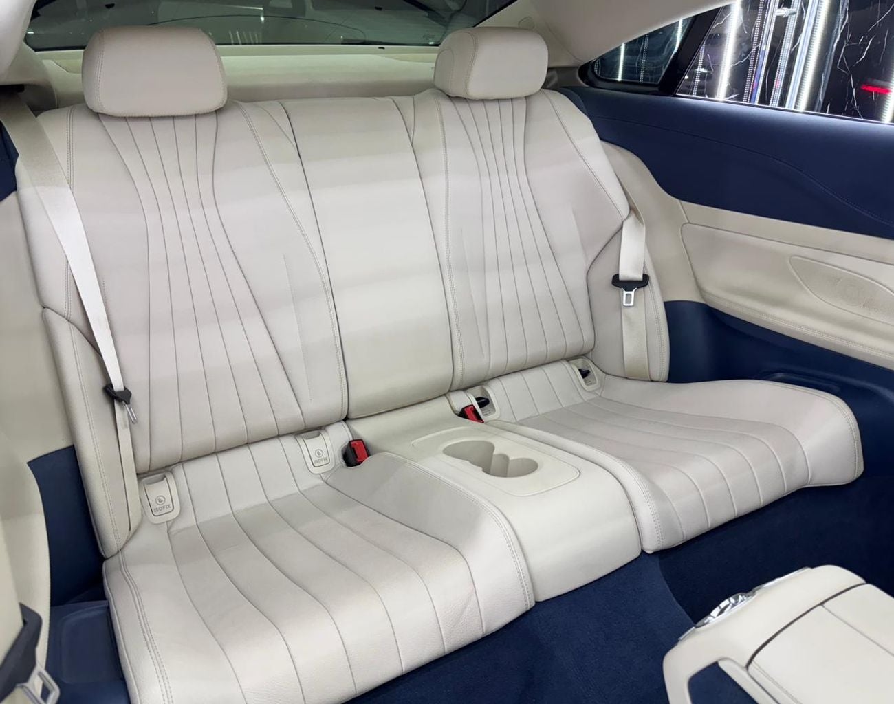 Mercedes Benz E 200 Coupe 2.0 L