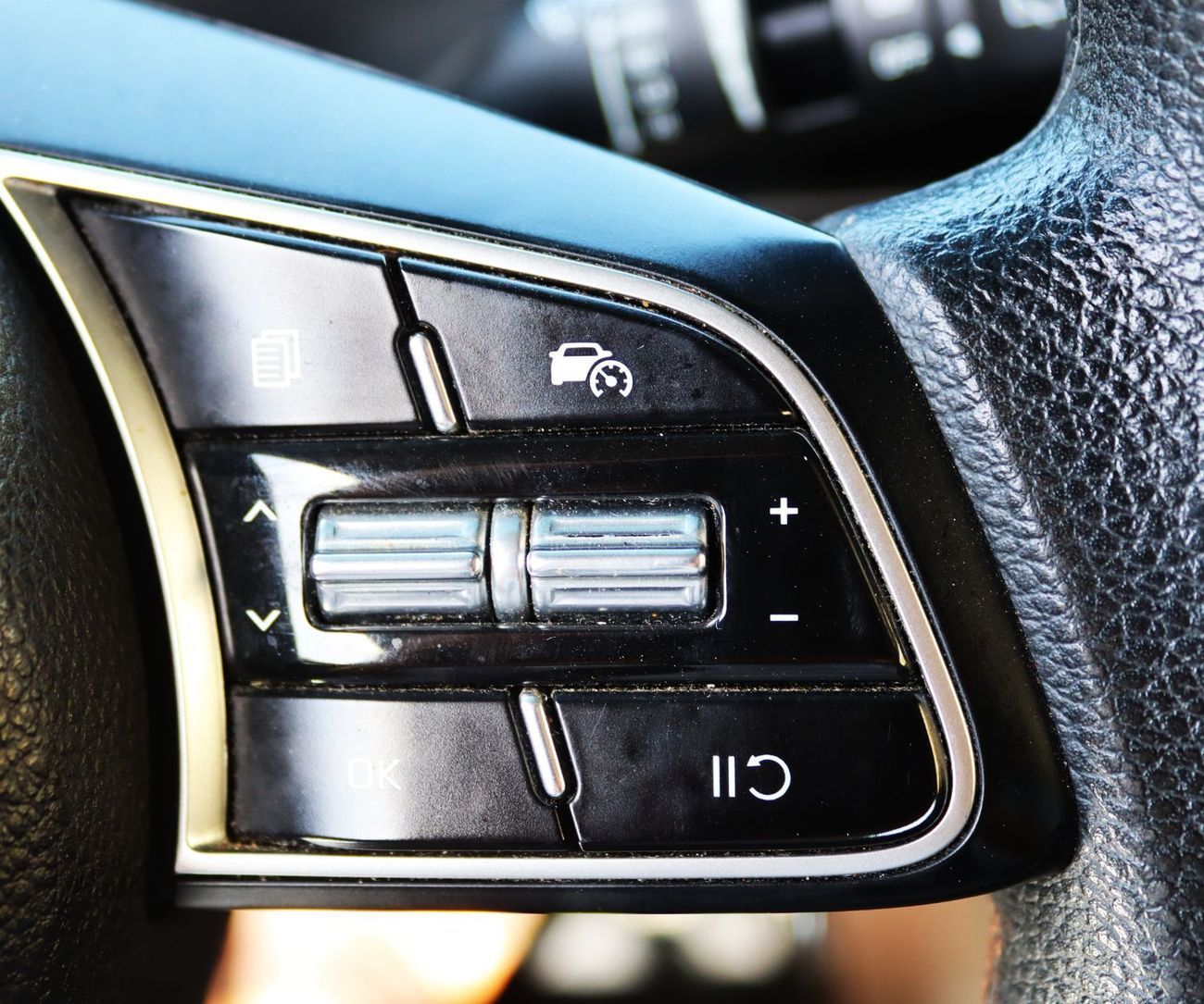 كيا كارينس كيا كارينس موديل 2023 خليجى بحاله ممتازه 4 سلندر- محرك 1.5- 7 مقاعد وبدون حوادث