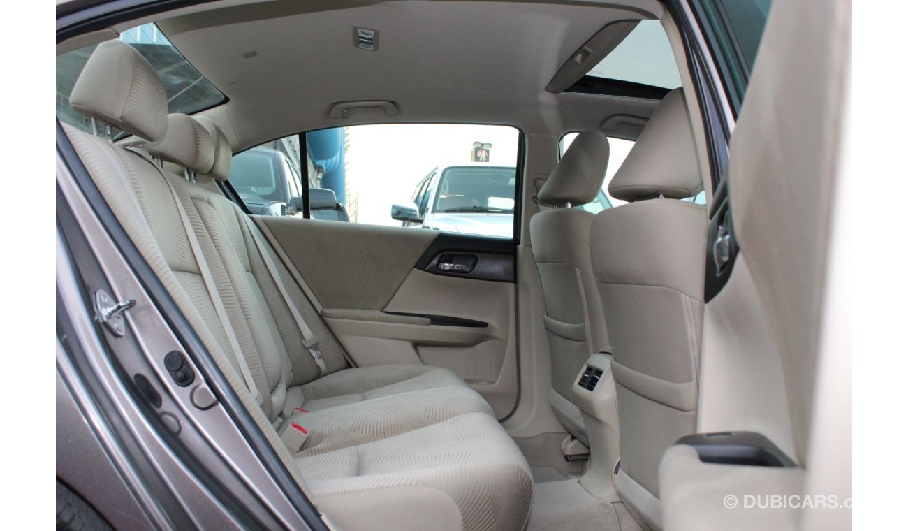 هوندا أكورد GCC MID OPTION WITH SUNROOF MINT IN CONDITION