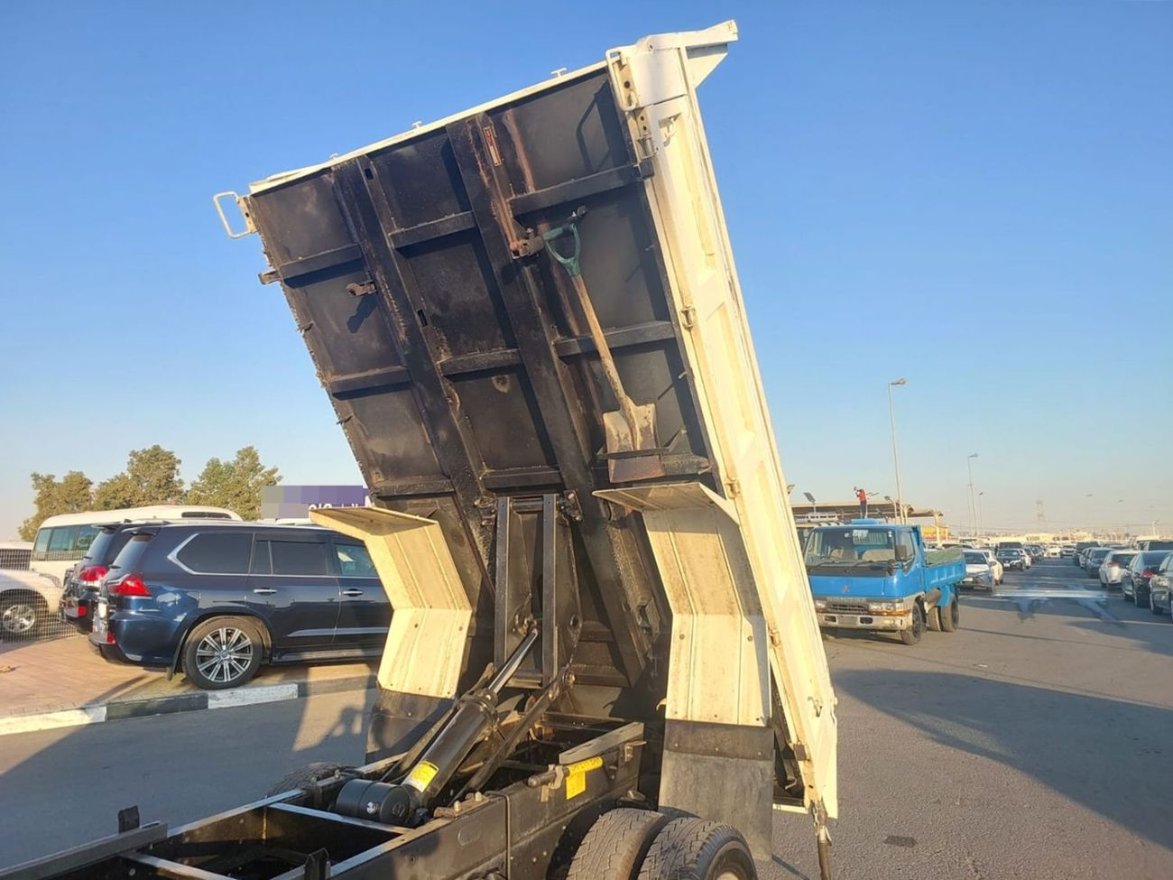 Hino 300 HINO 300 SERIES DUMPER TRUCK RHD 2019 MODEL 4.0 L DIESEL AUTOMATIC(PM04802)