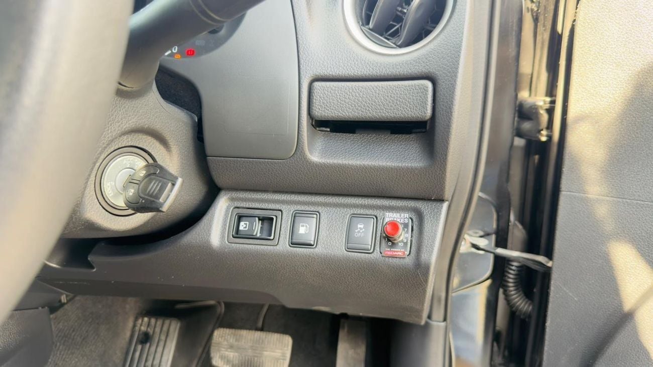 نيسان نافارا -