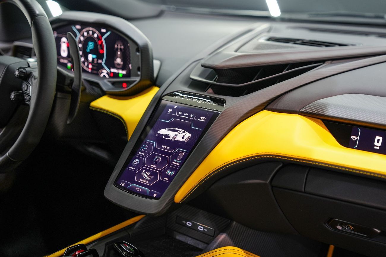 لامبورغيني ريفويلتو 6.5L V12 Hybrid 2024 Lamborghini Revuelto, Brand New, Carbon Fiber Interior, GCC Specs!!