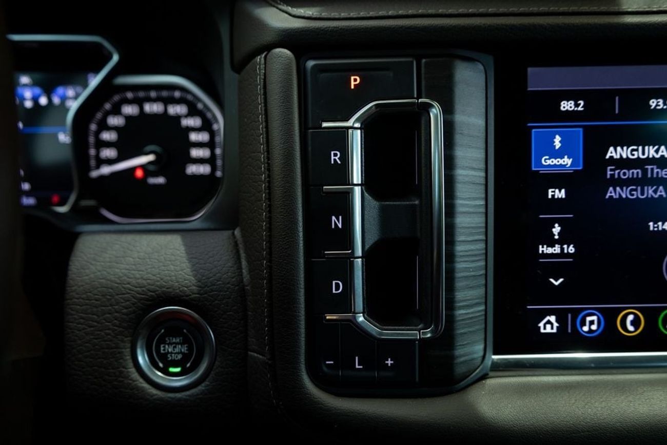 GMC Yukon XL Denali 6.2L (7 Seater)