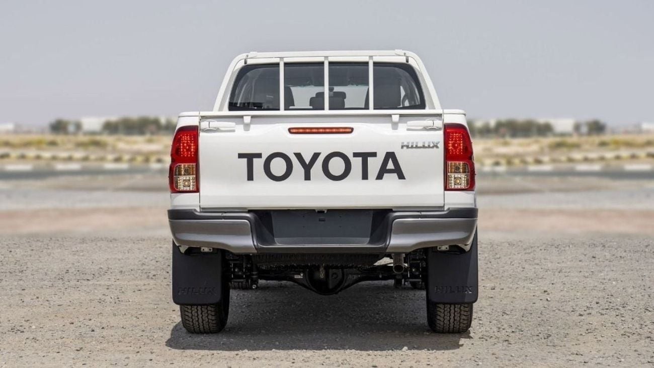 تويوتا هيلوكس GL (LHD) TOYOTA HILUX DC COMFORT PLUS 2.4D MT 4X4 MY2024 - WHITE