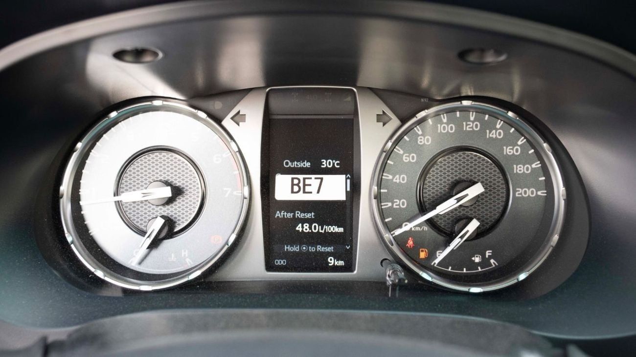 تويوتا هيلوكس GL 2.7L Double Cab Utility RWD