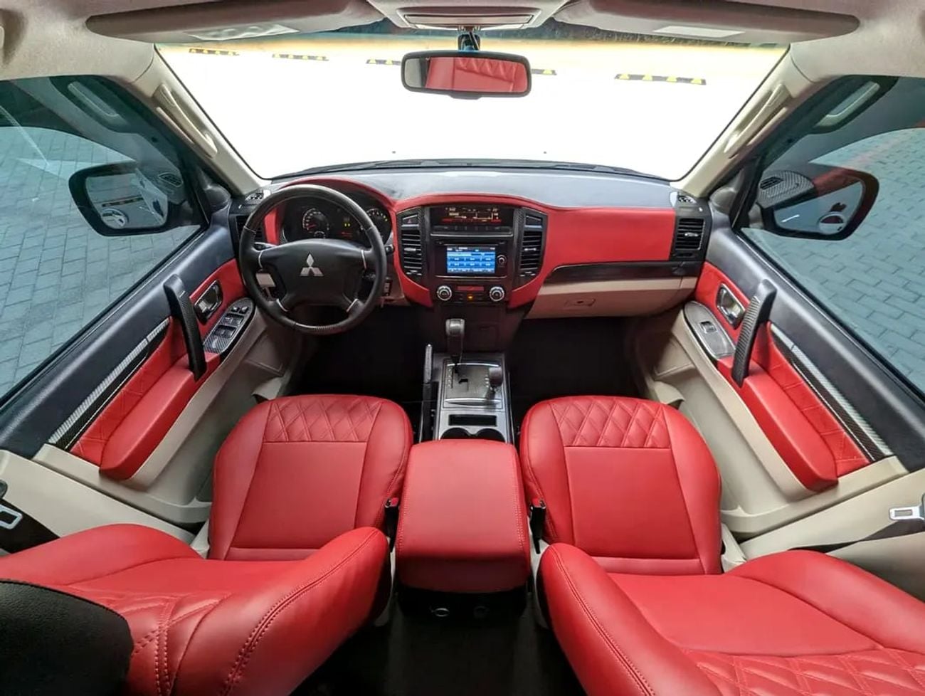 ميتسوبيشي باجيرو MODIFIED SIGNATURE EDITION GLS MID V6 3.5L GCC IN EXCELLENT CONDITION