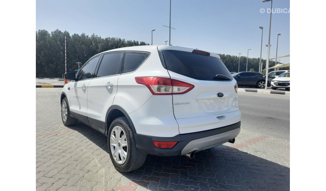 Ford Escape Ford Escape 2015 gcc full automatic for sale