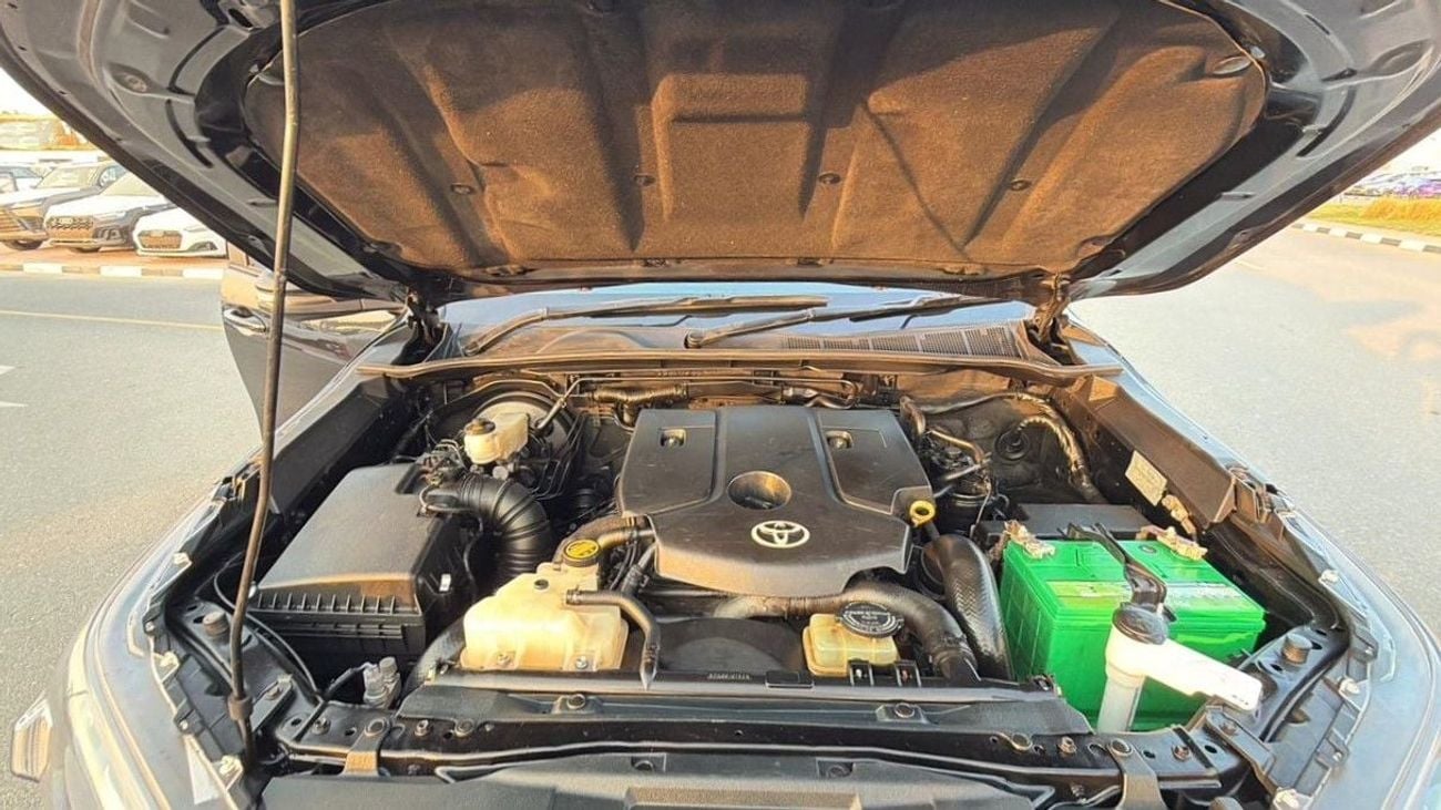 تويوتا هيلوكس GR BODY KIT INSTALLED | ROOF MOUNTED LED LIGHTS | AUTOMATIC TRANSMISSION | 2.8L DIESEL | BOOT SHUTTE