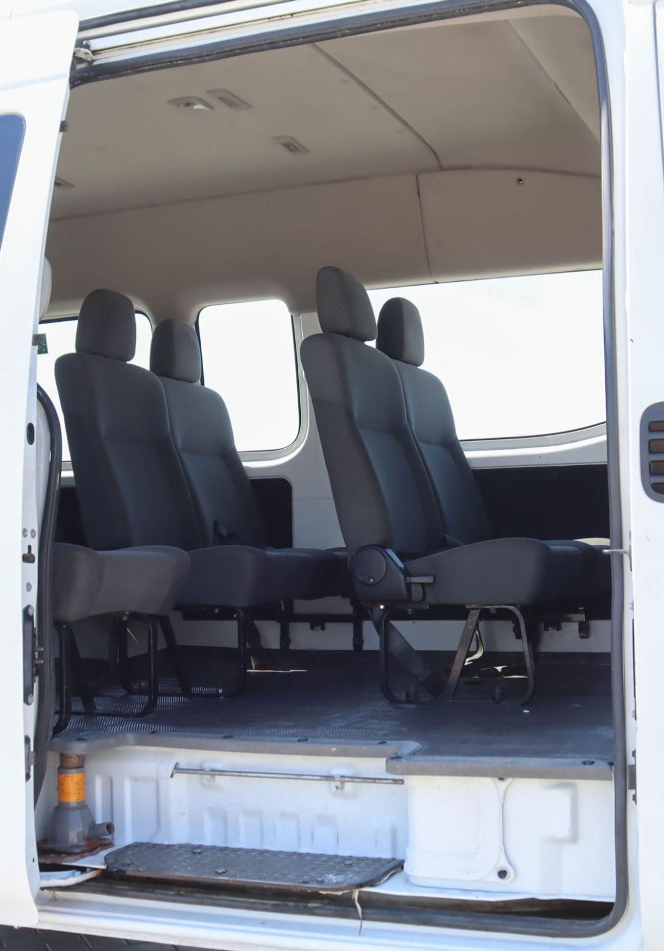 نيسان أورفان نيسان أورفان 2.5 لتر موديل 2021 خليجي بدون حوادث، بحالة ممتازة، 1230 شهريا