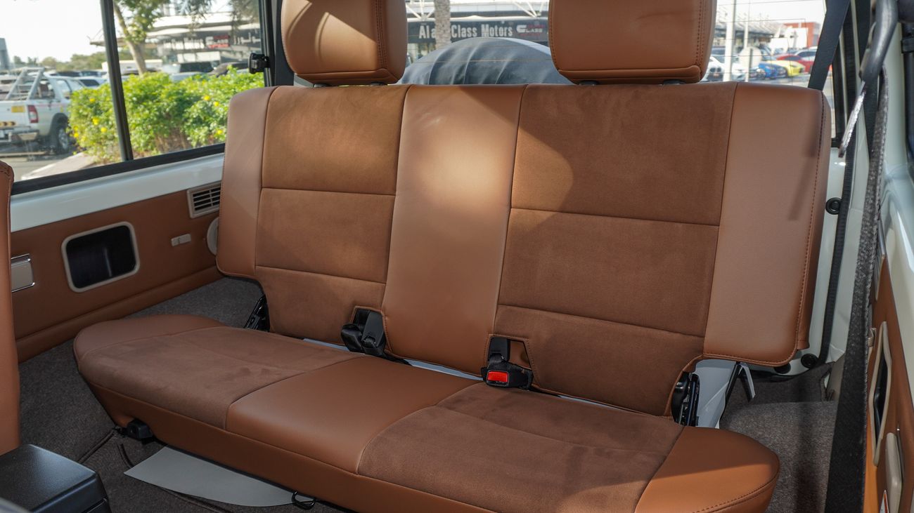 Toyota Land Cruiser 70 4.0L V6 A/T