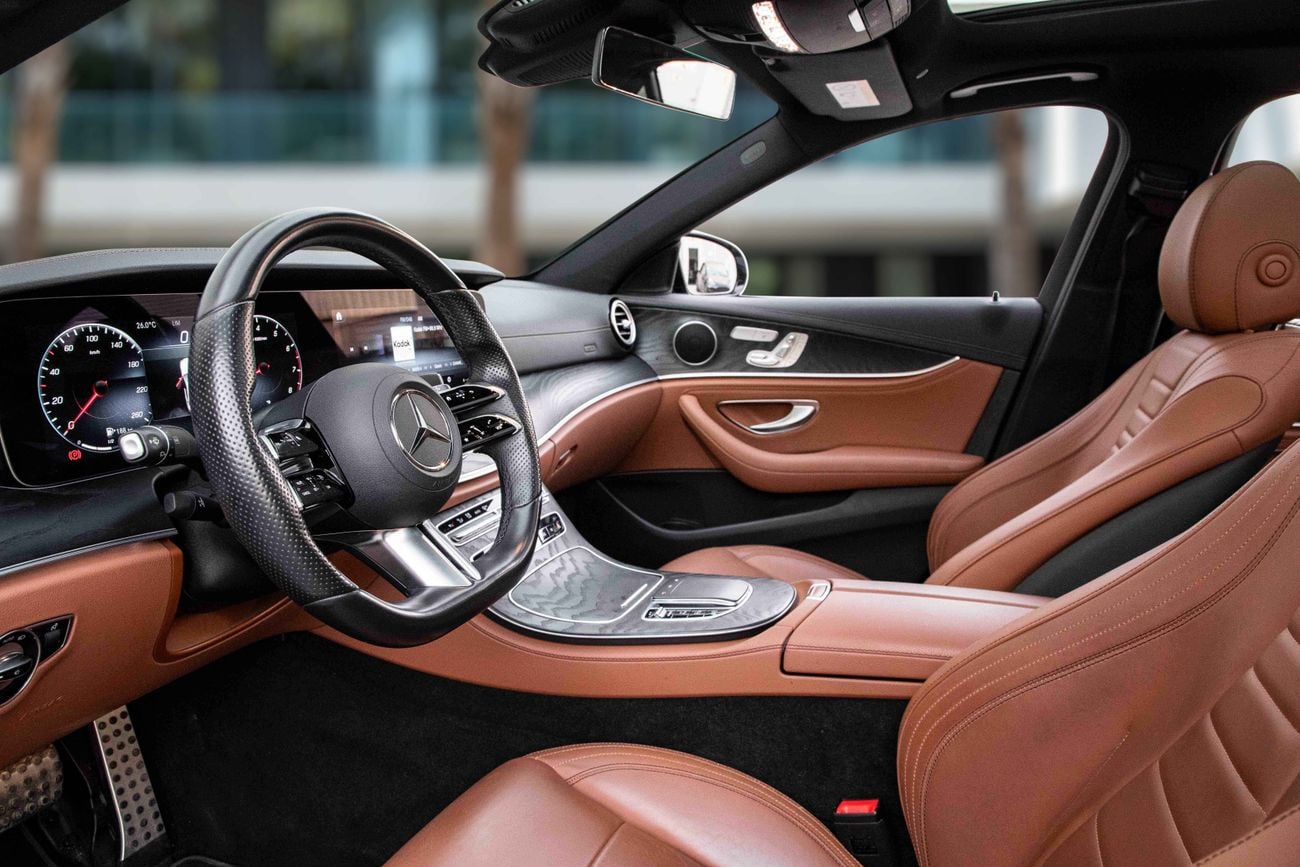 Mercedes-Benz E300 E300 | 3,917 P.M | 0% Downpayment | LOW KM | IMMACULATE!