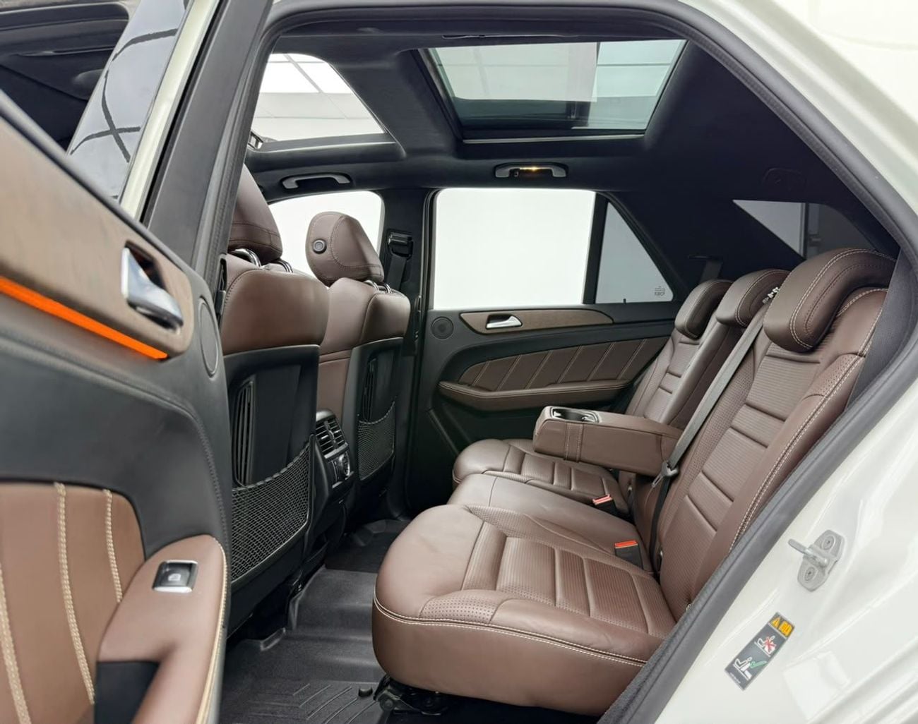 مرسيدس بنز ML 63 AMG STANDARD مرسيدس بنز ML 63 AMG موديل 2014، سجل صيانة كامل، كاملة المواصفات، بحالة ممتازة، خليجية