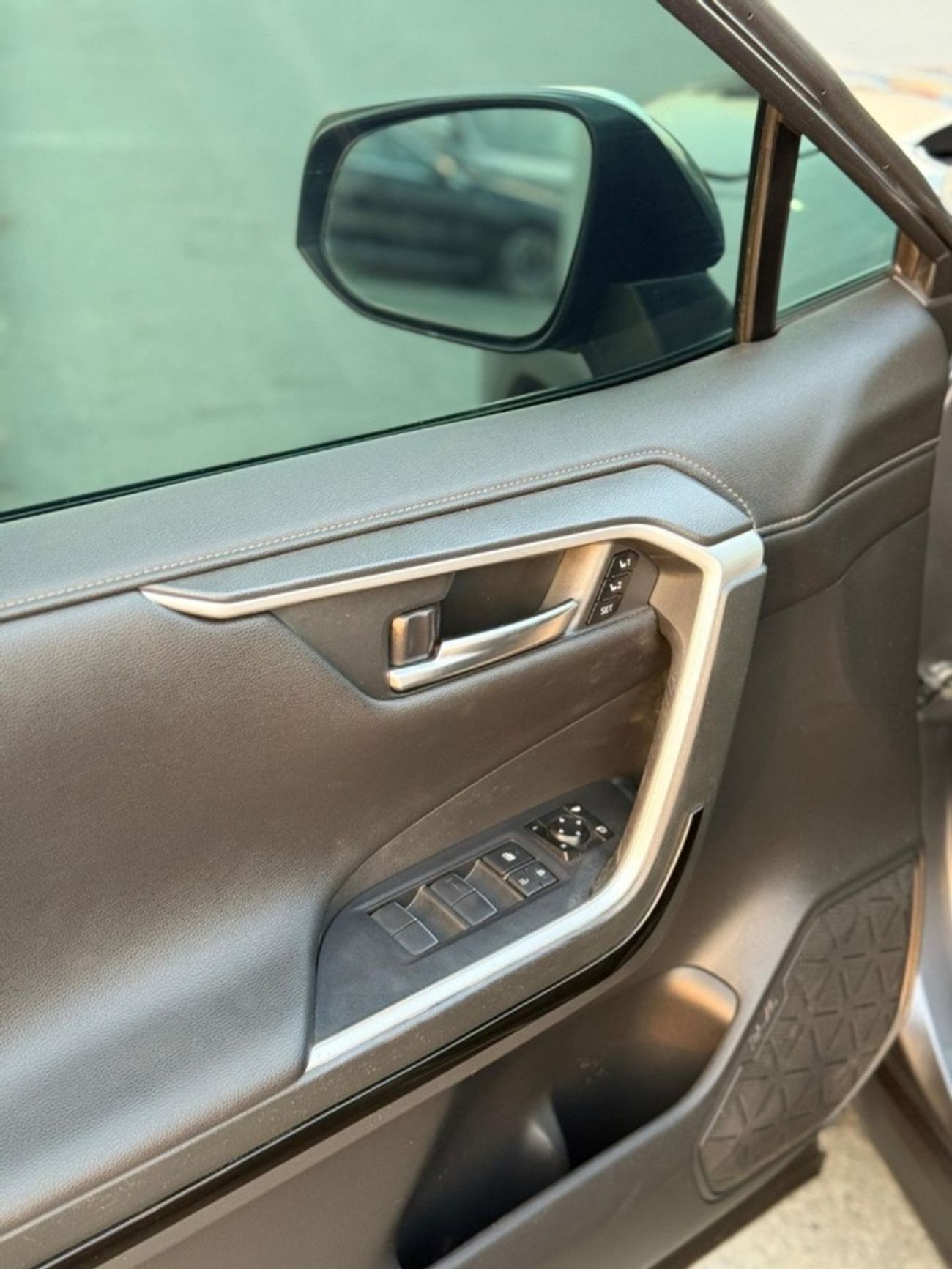 تويوتا راف ٤ Japan 2.0 L Full Option 360 camera,leather seats, power seat,head up display