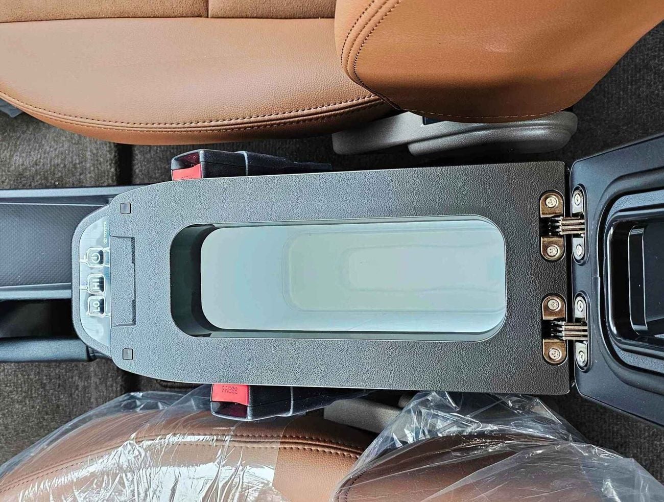 Toyota Land Cruiser 70 4.0L PETROL A/T | TOP VARIANT | DIFF LOCK | REFRIGETOR | FULL OPTION | CODE#68081