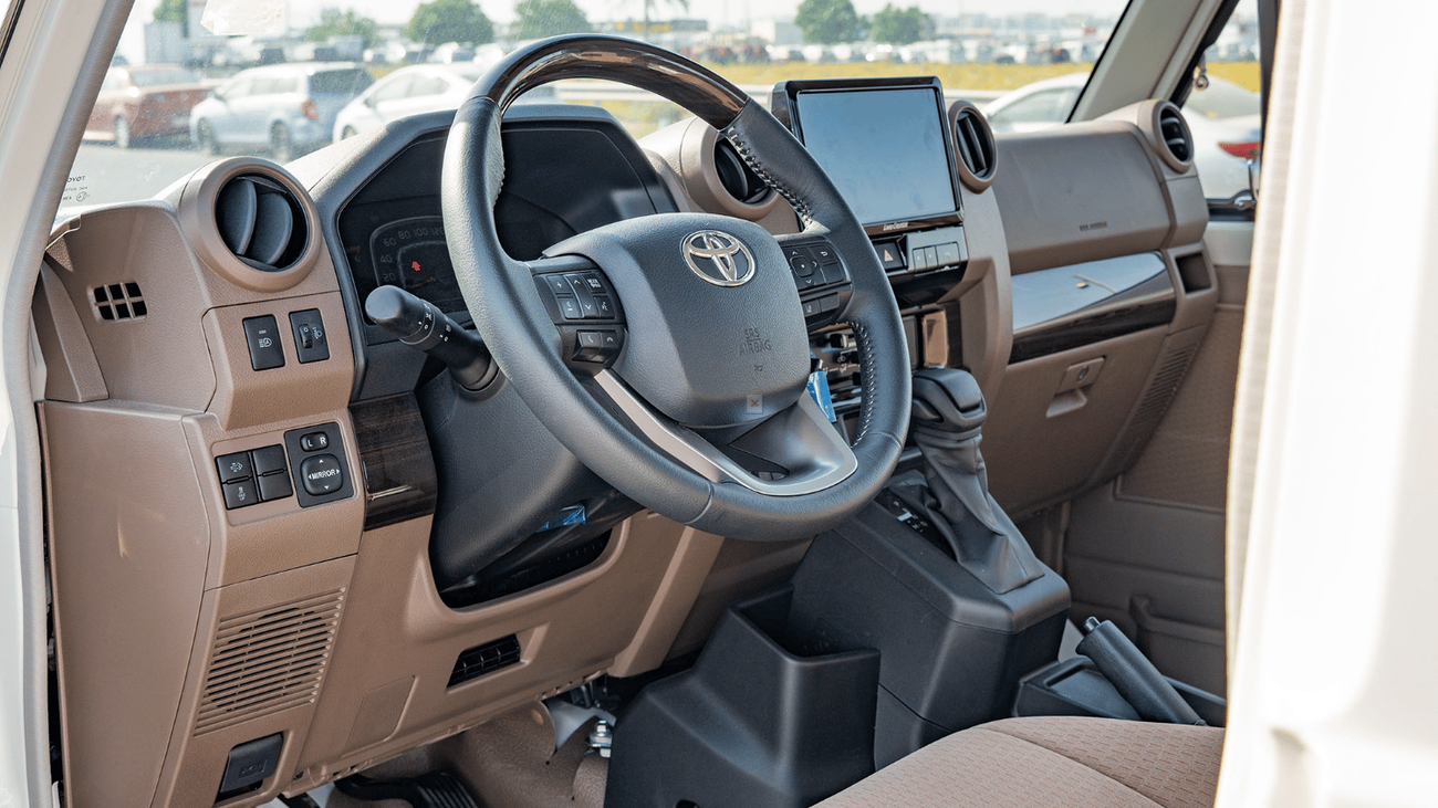 تويوتا لاند كروزر بيك آب ECTCGA002 – 2025 Toyota LC79 Single Cab Pick Up - 2.8L Diesel Auto - Mid - White with Beige Interior