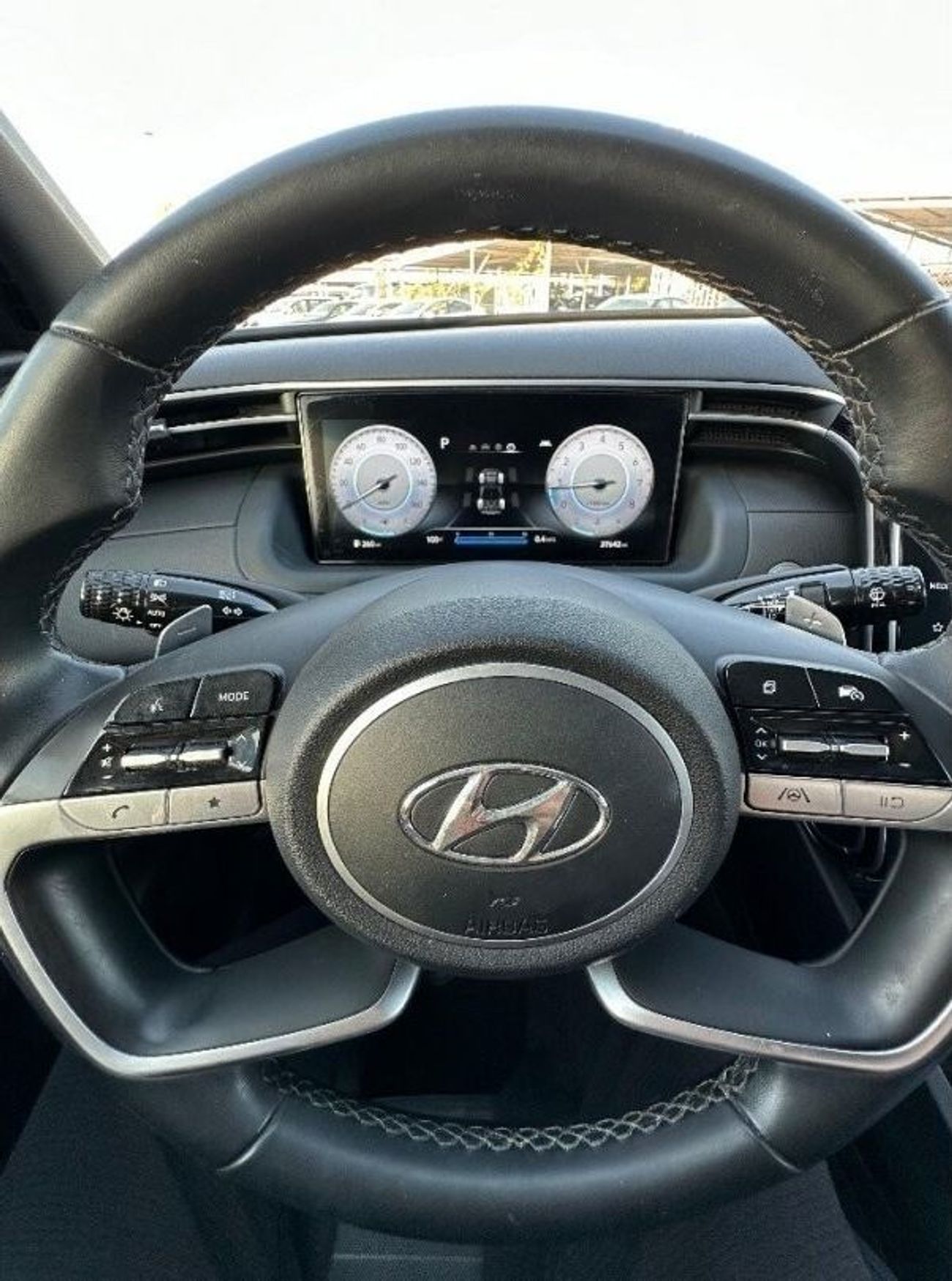 Hyundai Santa Cruz the car is in perfect condition, 2022 with an engine capacity of 2.5 turbocharged 4wd with a mileage