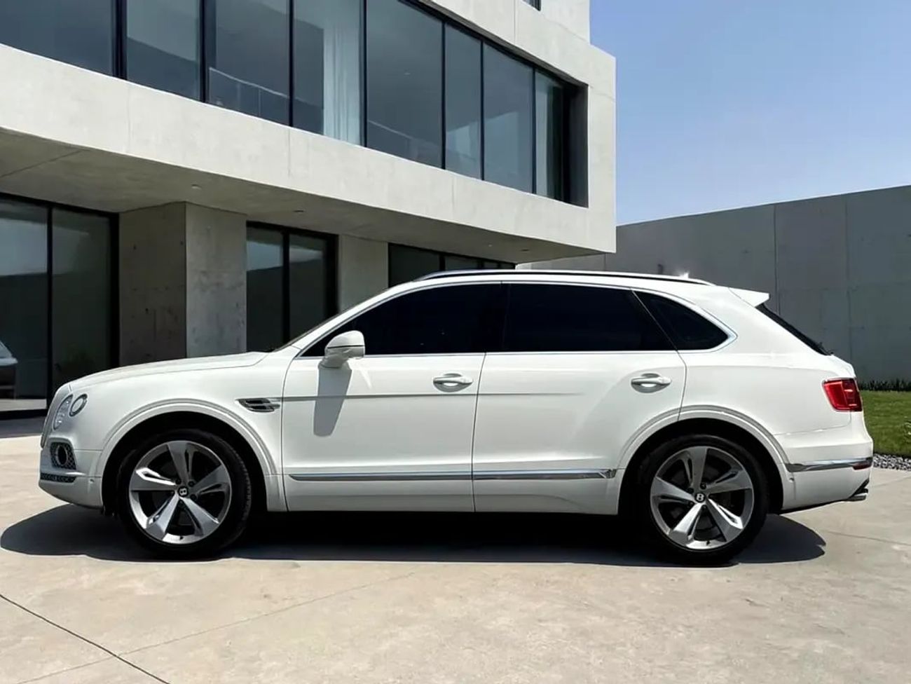 بنتلي بينتايجا EID SALE | 1 YEAR FREE WARRANTY |  AED 4,640 P.M | 0% DOWN PAYMENT | BENTLEY BENTAYGA | 4.0L V8 | 20