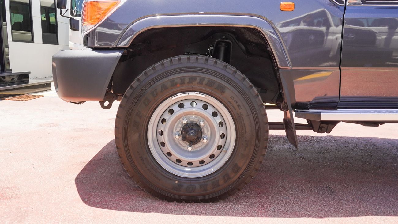 Toyota Land Cruiser Pick Up 4.0L V6 Single Cabin M/T