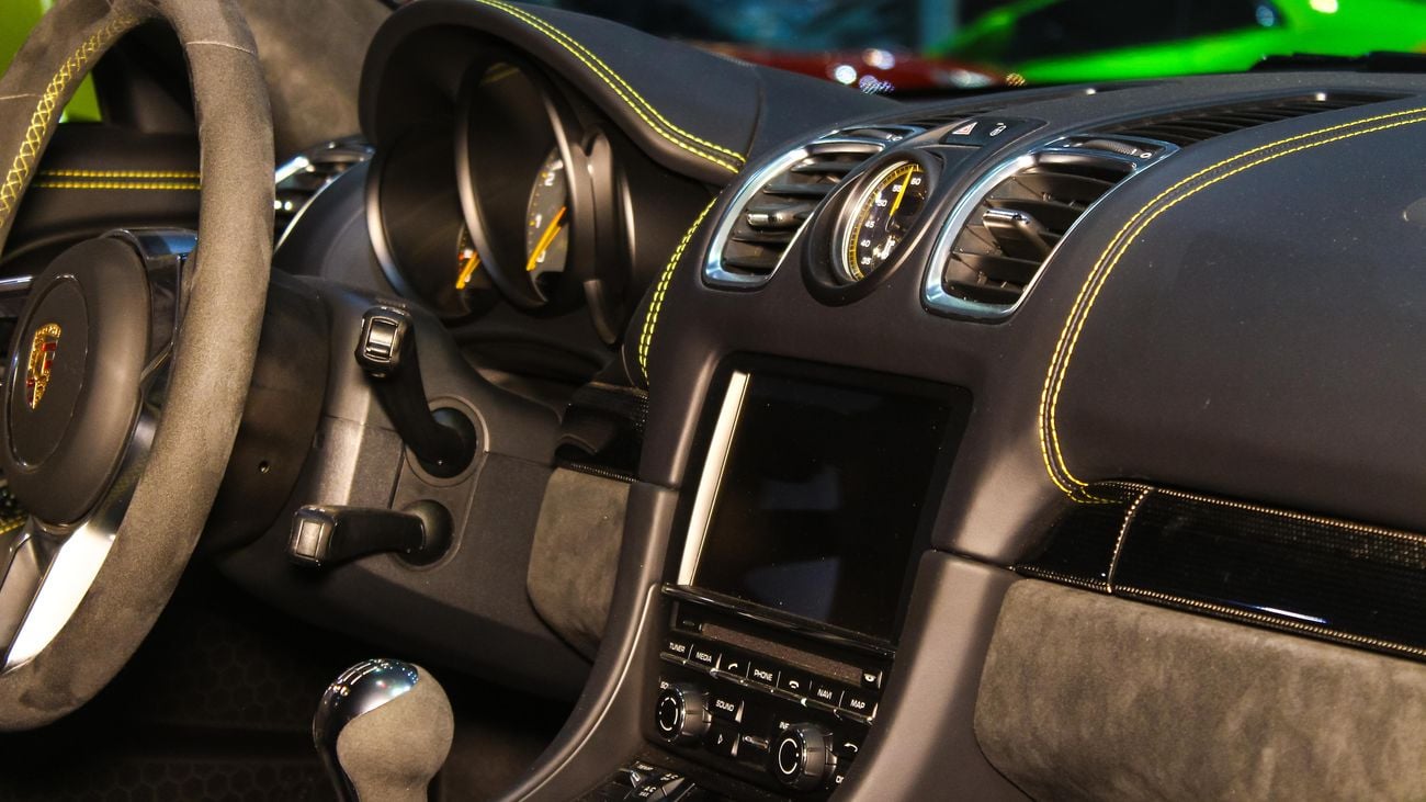 بورش كايمان 718 GT4