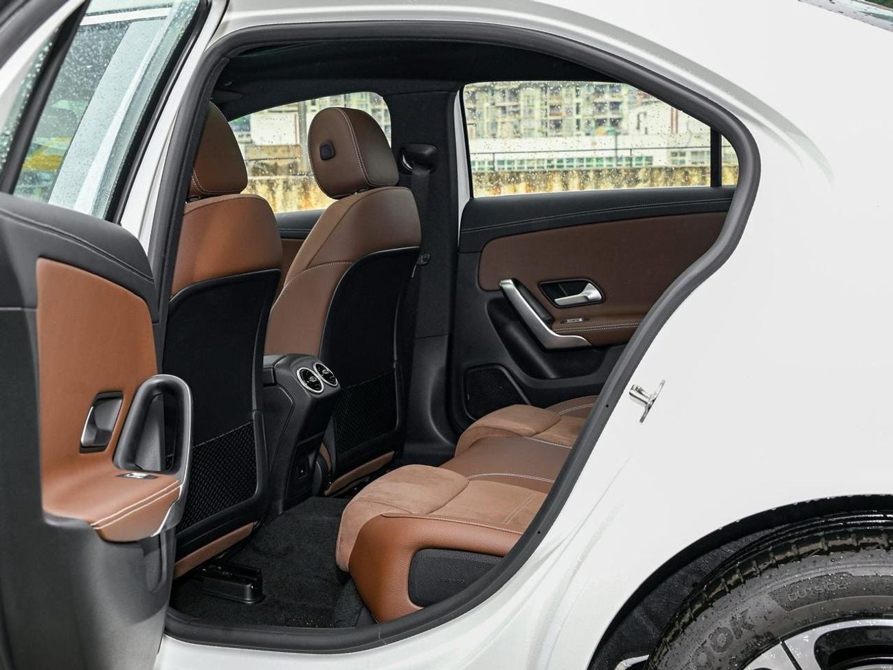 مرسيدس بنز A 200 L Toyota Frontlander/ 2025 / white / 0km