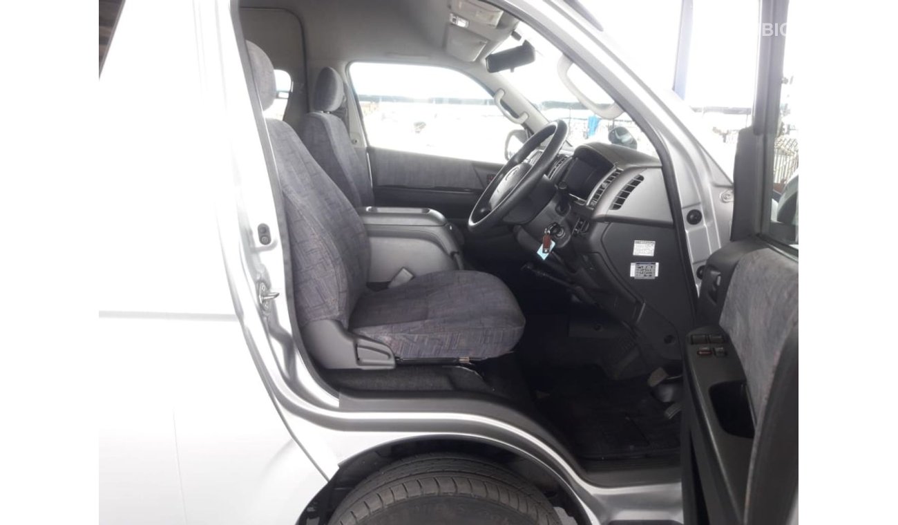 تويوتا هاياس Hiace Commuter RIGHT HAND DRIVE (Stock no PM 632 )