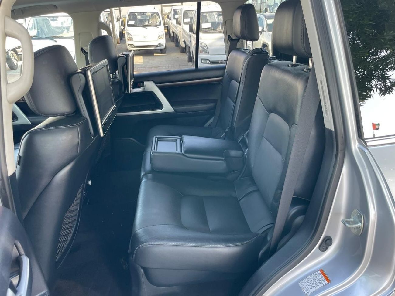 تويوتا لاند كروزر Diesel Engine Right Hand Drive 4.5 Liter Shape Modified To L C 300