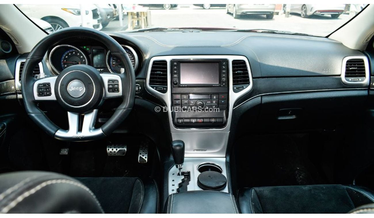 Jeep Grand Cherokee Jeep Grand Cherooke 2013 6.4 SRT Gcc Specefecation Very Clean Inside And Out Side Without Accedent N