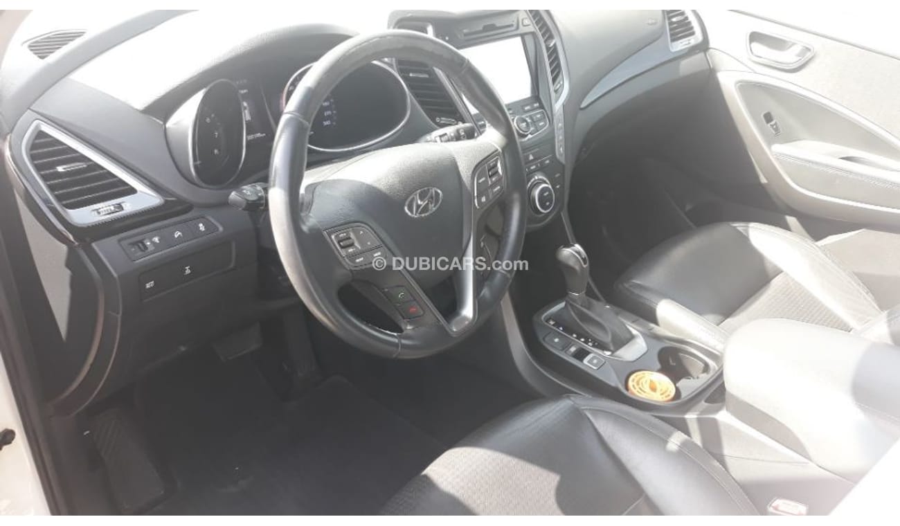 Hyundai Santa Fe 2014 Model Grand santafe V6 3.3 ltr full options Gulf specs panorama navigation camera leather seat