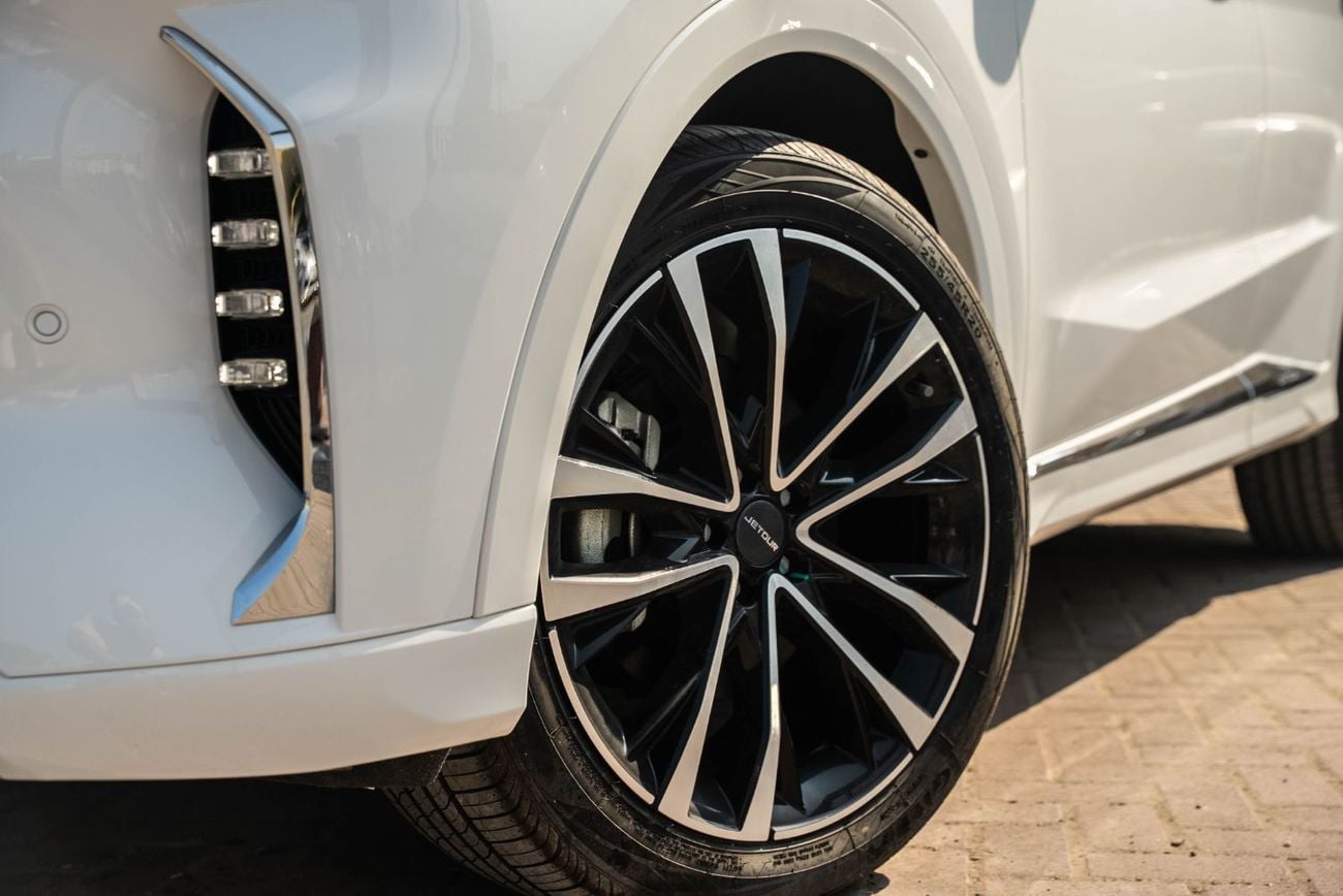 Jetour X70 Plus LUX 2025 Low Mileage GCC 1.6L Turbo 4 Cylinders