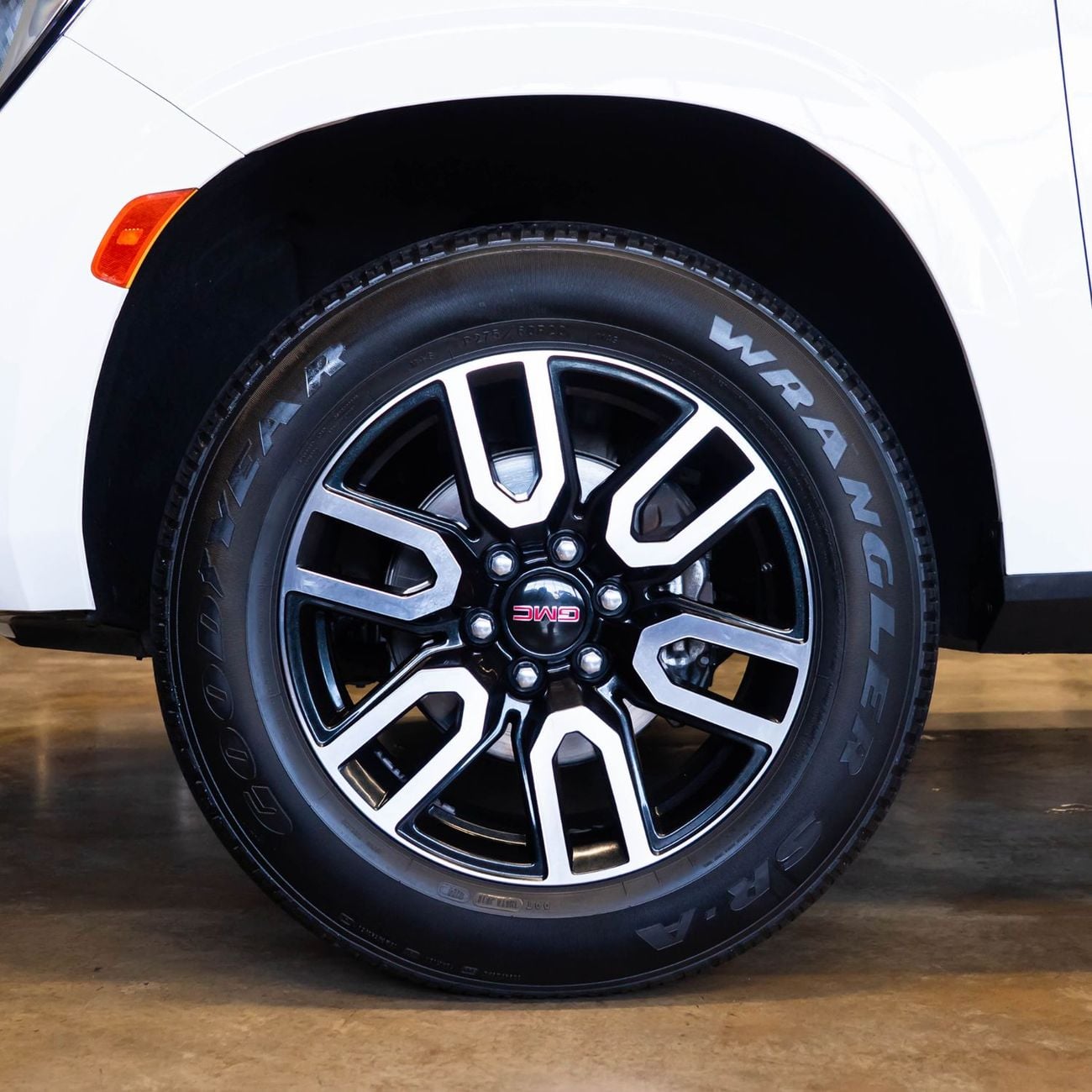 جي أم سي يوكون 5.3 V8 AT4 (AWD)