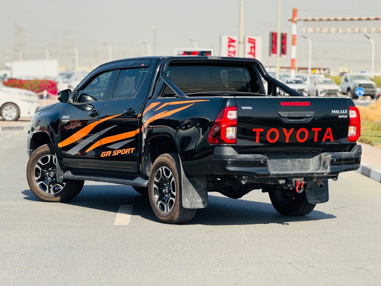 تويوتا هيلوكس Toyota HILUX Full option top of the range with some new options which  HILUX doesn’t have it