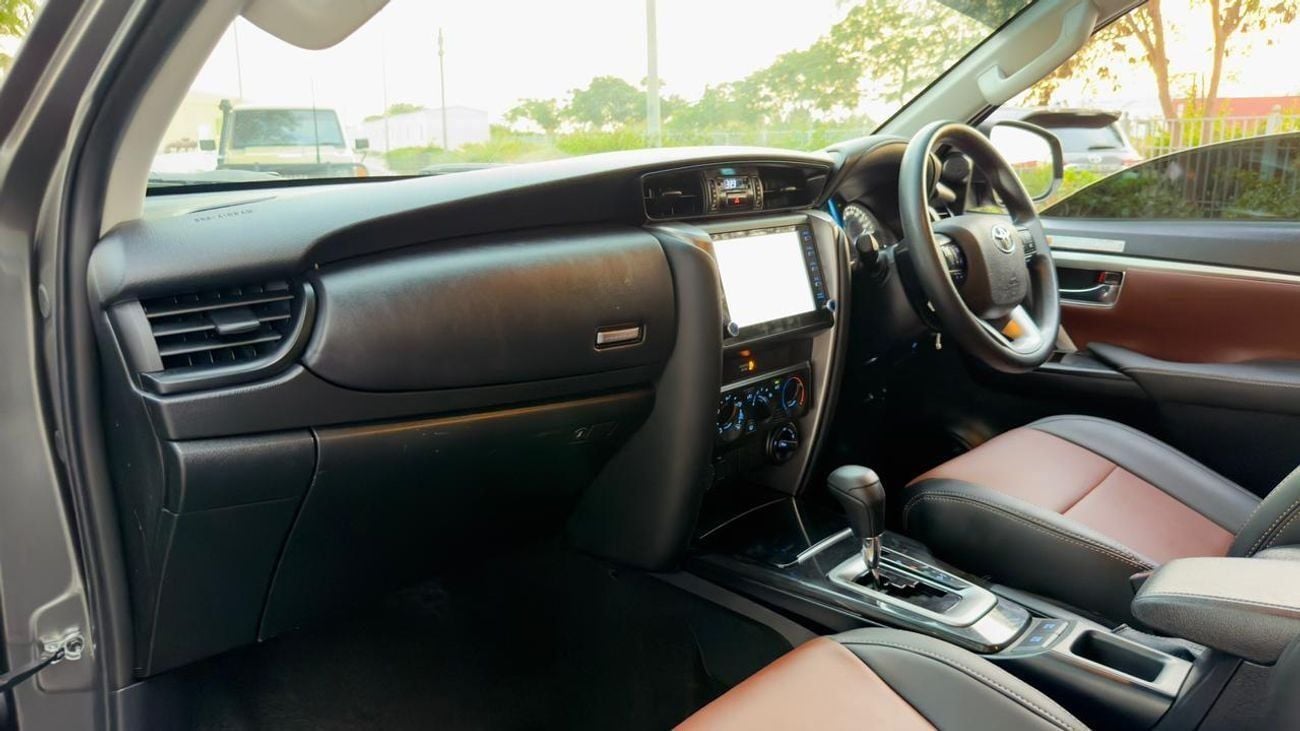 تويوتا فورتونر LEGENDER BODY KIT INSTALLED | LEATHER SEATS | PARKING SENSORS | 2.8L | AUTO | POWER WINDOWS