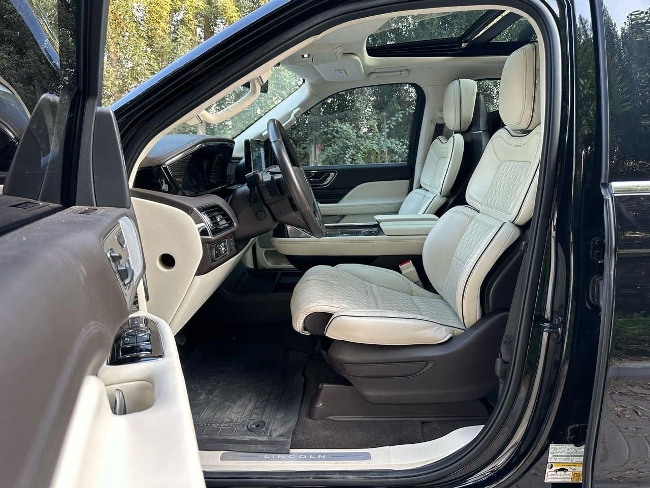Lincoln Navigator BASE