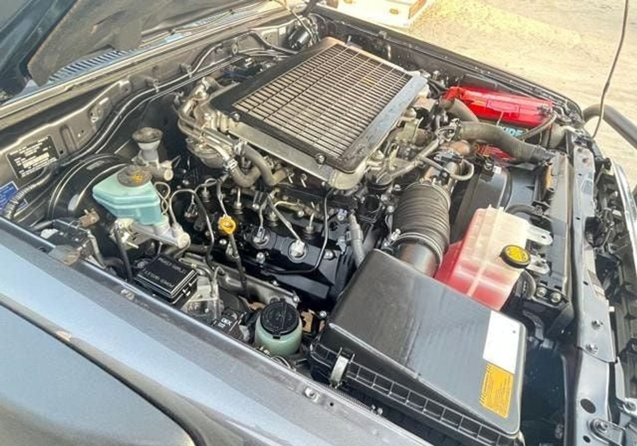 Toyota Land Cruiser Pick Up DIESEL 4.5 LITER ,RIGHT HAND DRIVE ,ONLY FOR EXPORT AVAILABLE