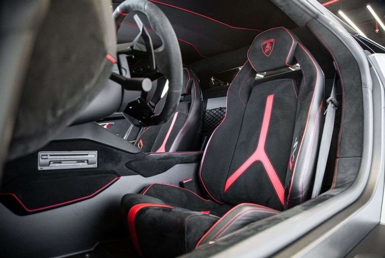 لامبورغيني أفينتادور LP770-4 SVJ