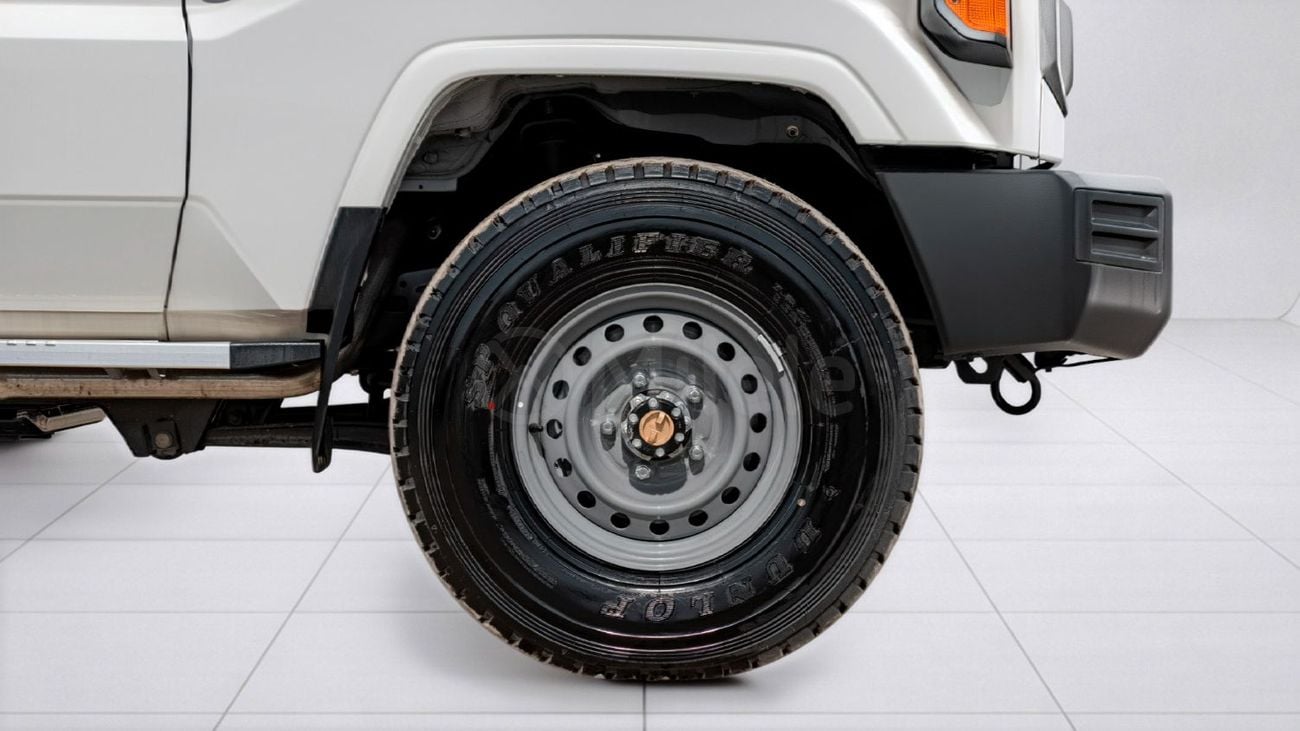 تويوتا لاند كروزر 76 TOYOTA LAND CRUISER 76