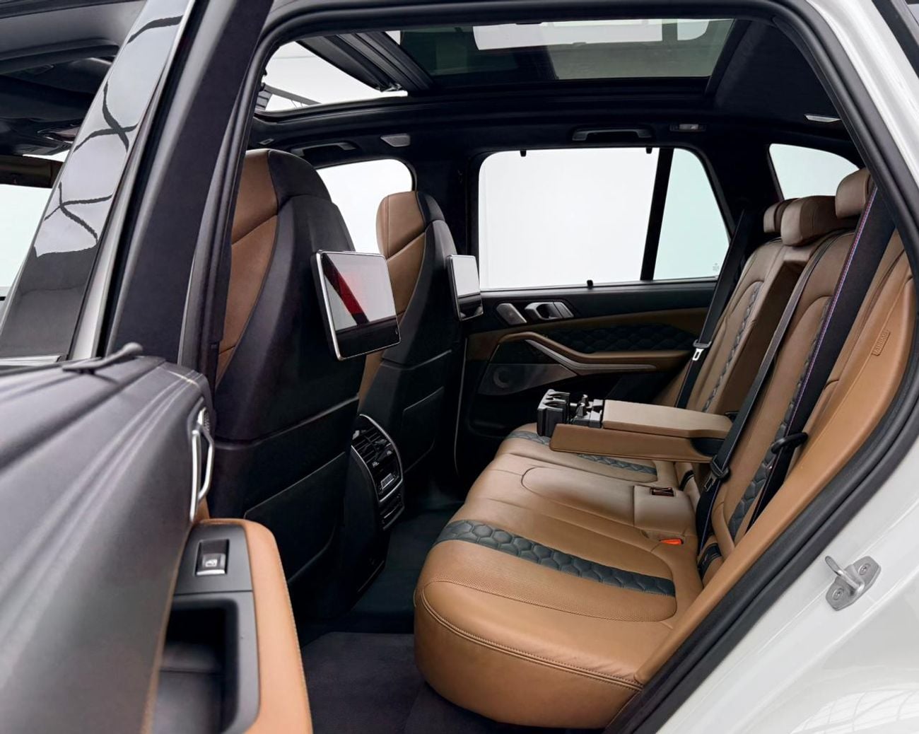 بي أم دبليو X5 M Competition 4.4L 2020 BMW X5M Competition, Warranty, Full BMW Service History, Carbon Fiber Package,