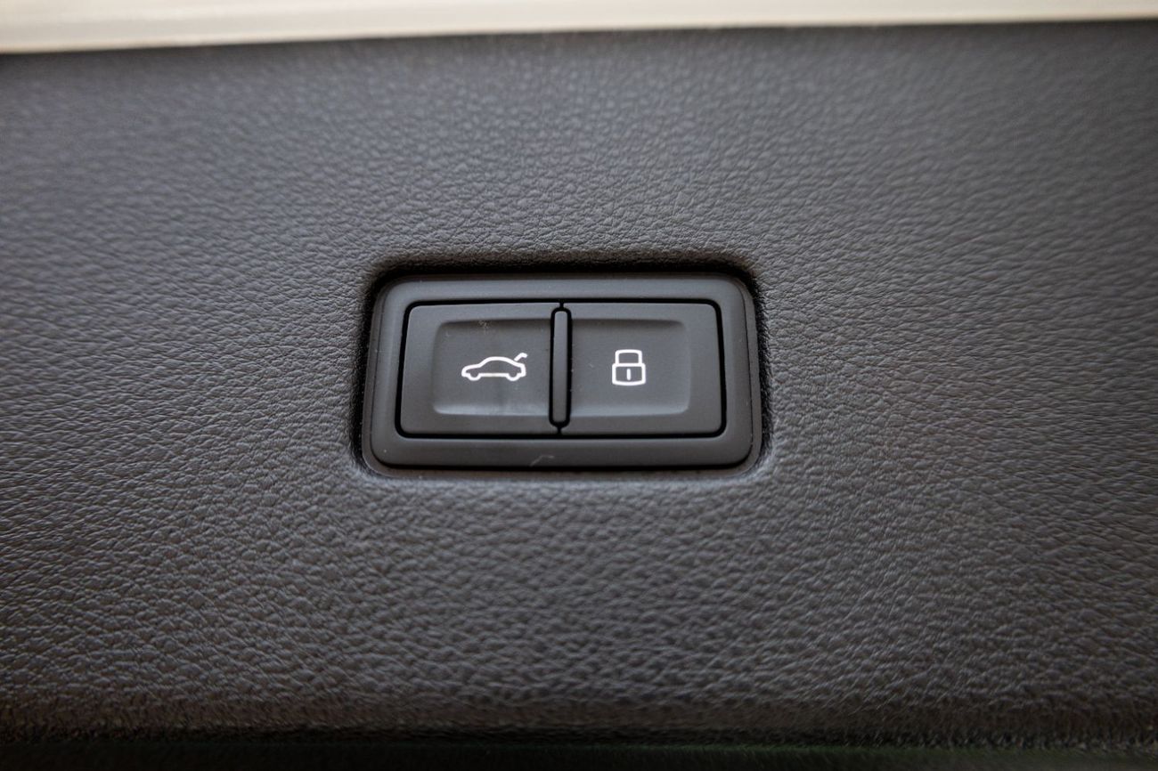 Audi Q8 55 TFSI quattro S-Line 3.0L (340 HP)