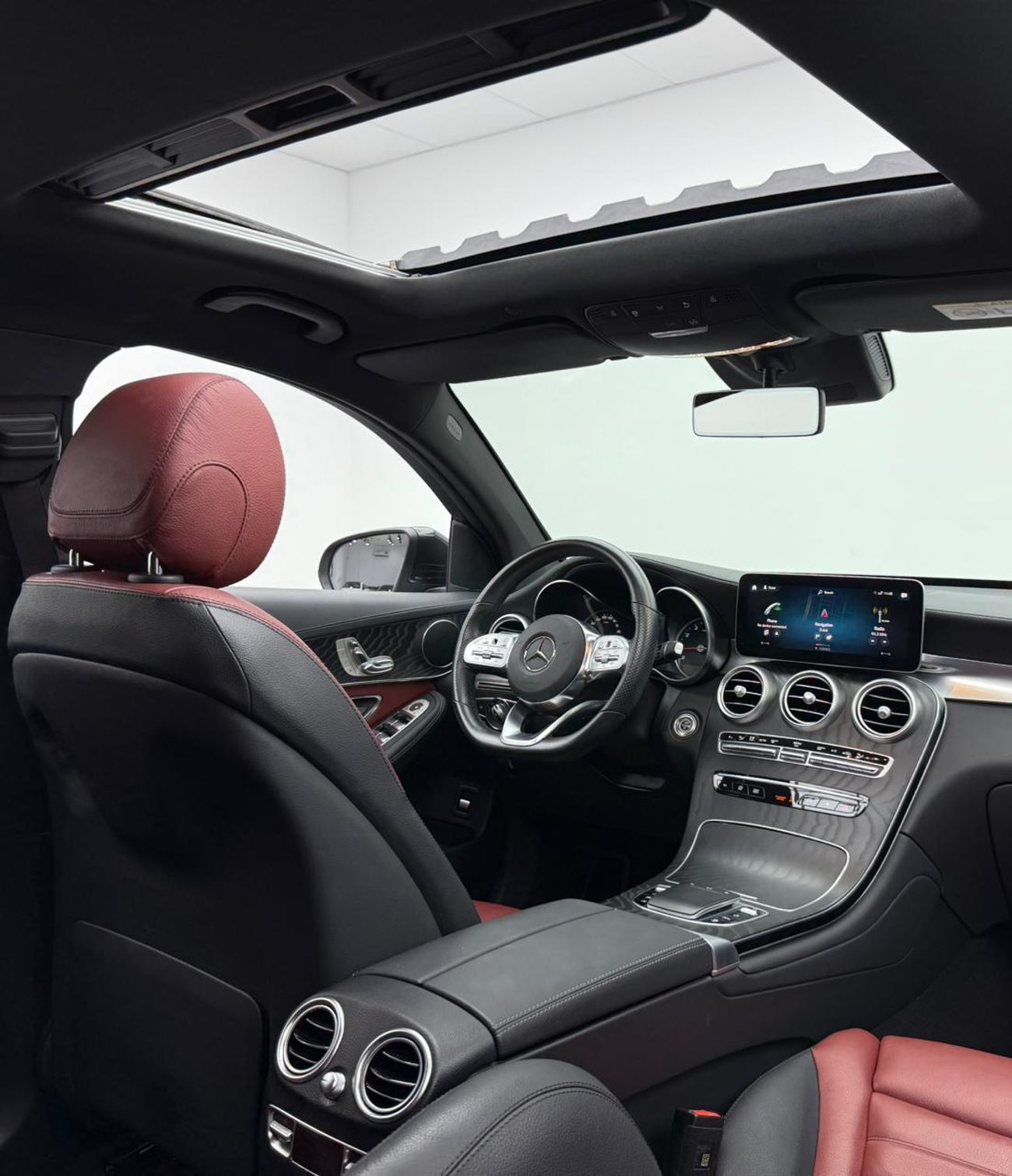 مرسيدس بنز GLC 200 4Matic 2023 Mercedes Benz GLC200 AMG 4MATIC Coupe, 5 Years MB Warranty + Service Pack, Low Km, GCC