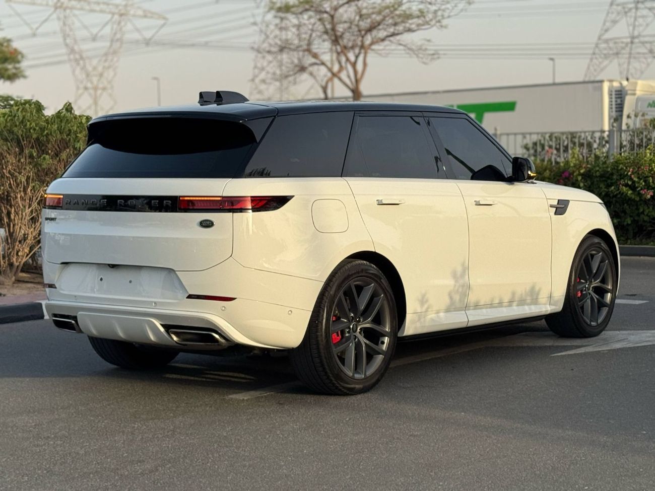 لاند روفر رينج روفر سبورت Dynamic HSE P400 3.0L GCC SPEC UNDER WARRANTY AND SERVICE CONTRACT