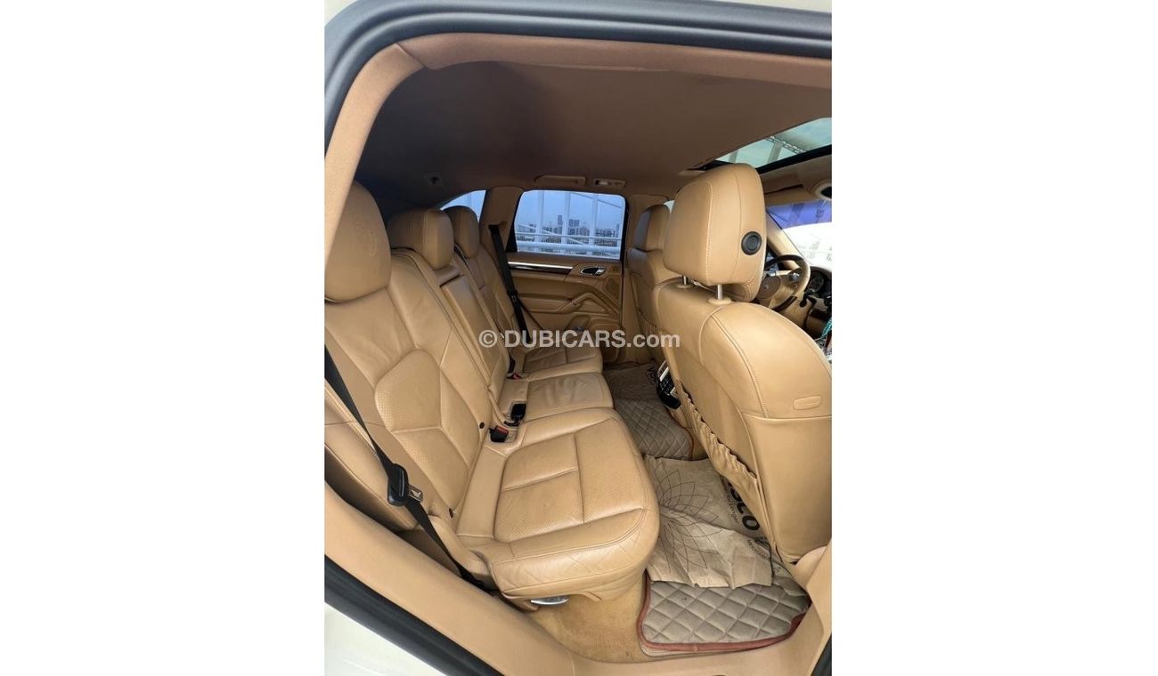 Porsche Cayenne PORSCHE FULL OPTION CLEAN CAR DUBAI PASS