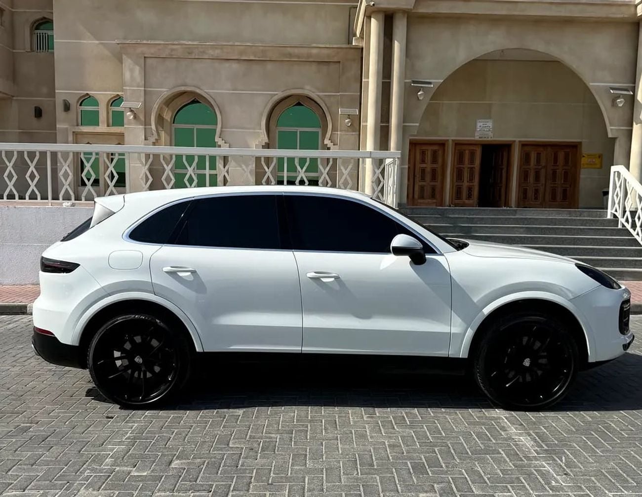Porsche Cayenne STANDARD LOW MILEAGE + 1 YEAR SERVICE CONTRACT