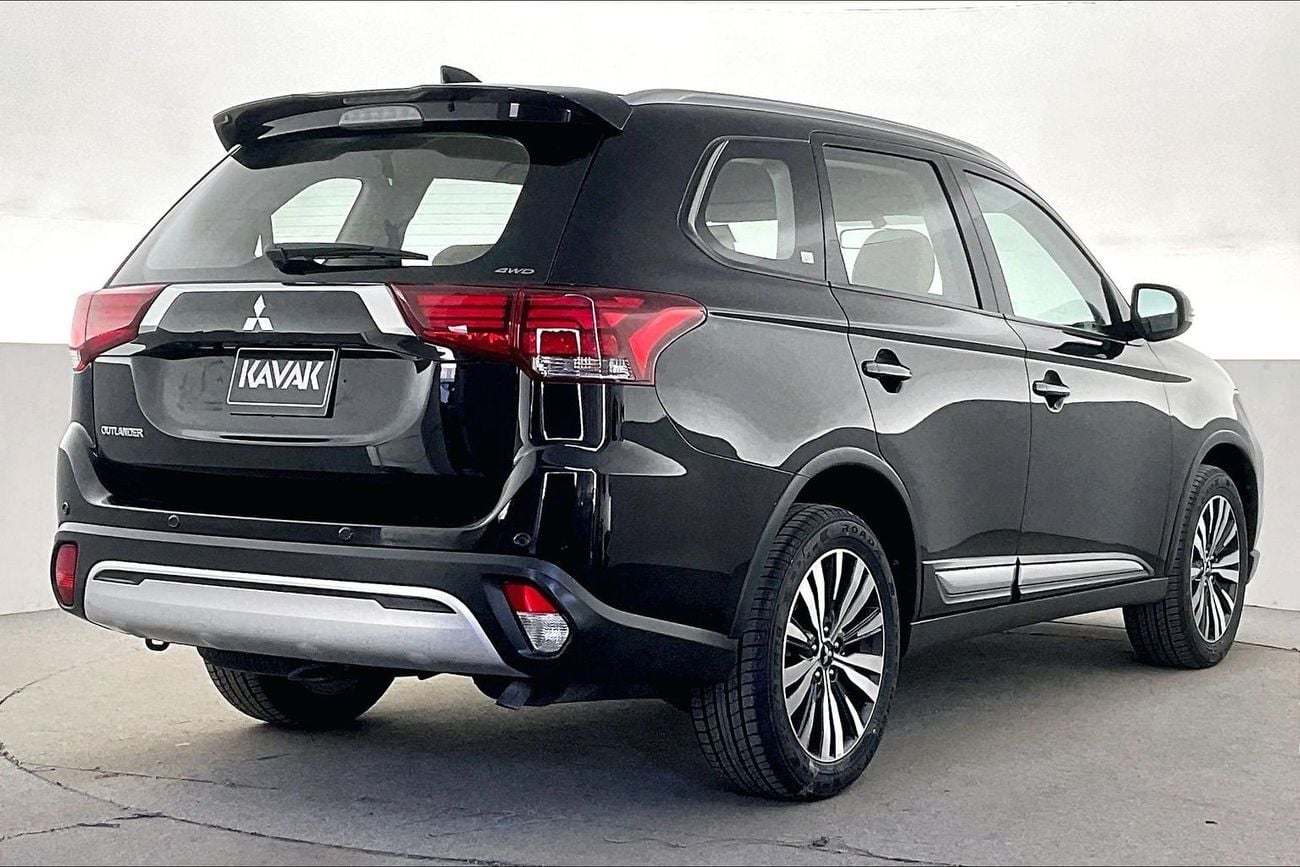 ميتسوبيشي آوتلاندر 2.5 GLX AUTO 4WD 7SEAT ML FABRIC SEATS | شامل الضمان | 0 ﺪﻔﻋﺓ ﺃﻮﻟﻯ