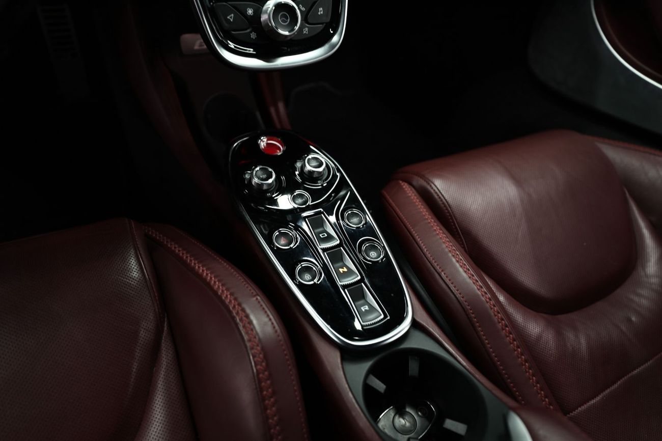 McLaren GT McLaren GT | Perfect condition | 612 Hp | 4.0L twin-turbocharged | Low Kms | 2 Years Warranty | Ref#