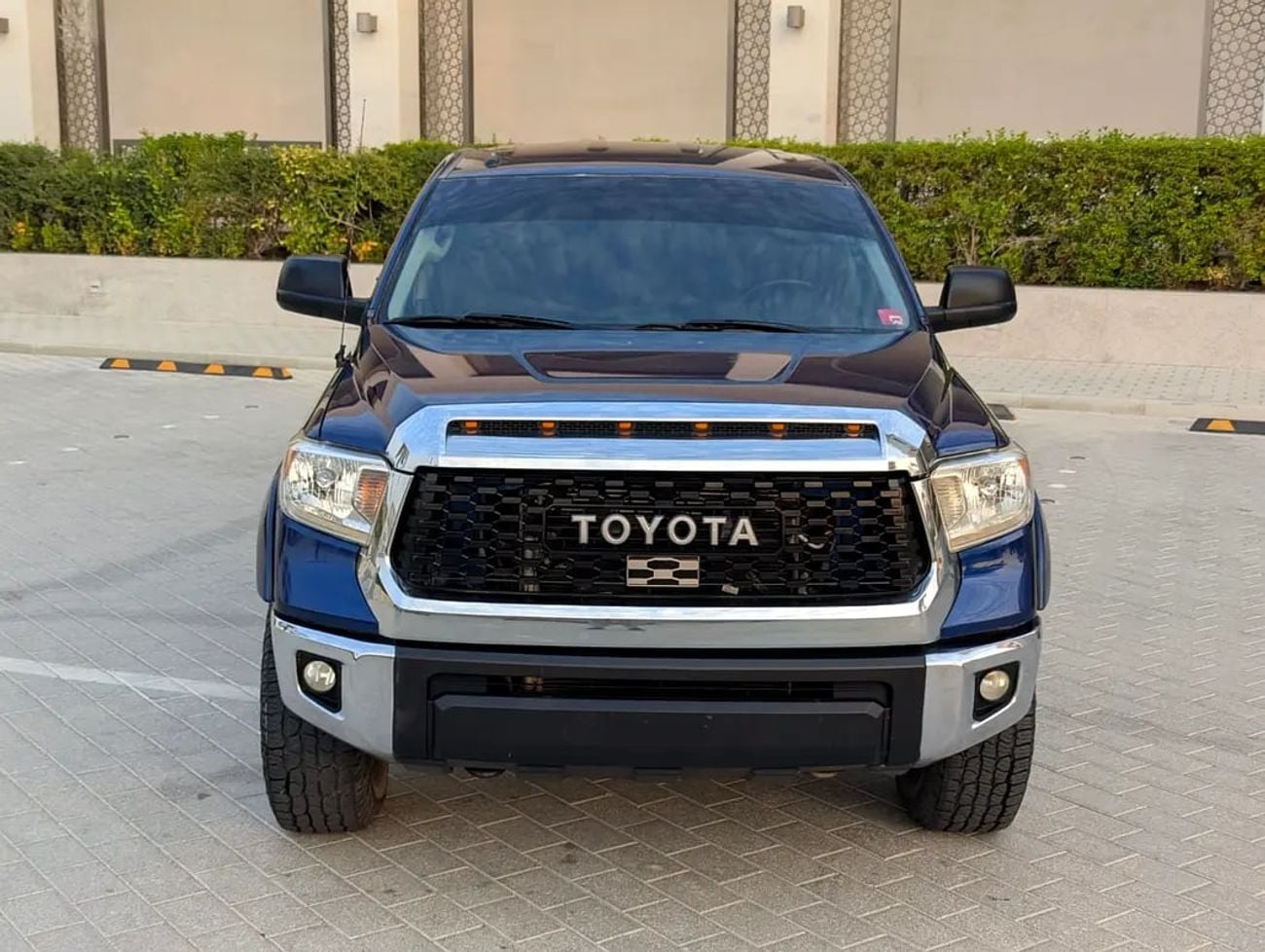 Toyota Tundra STD (NON GCC) 4WD Truck SR5 2014 - American Specs - Excellent Condition