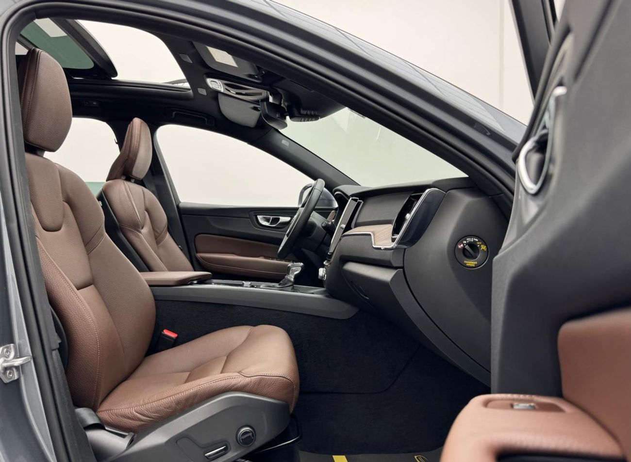 فولفو XC 60 T5 Momentum 2.0L AWD 2021 Volvo XC90 T5 Momentum, Full Service History, 1 Year Warranty, GCC