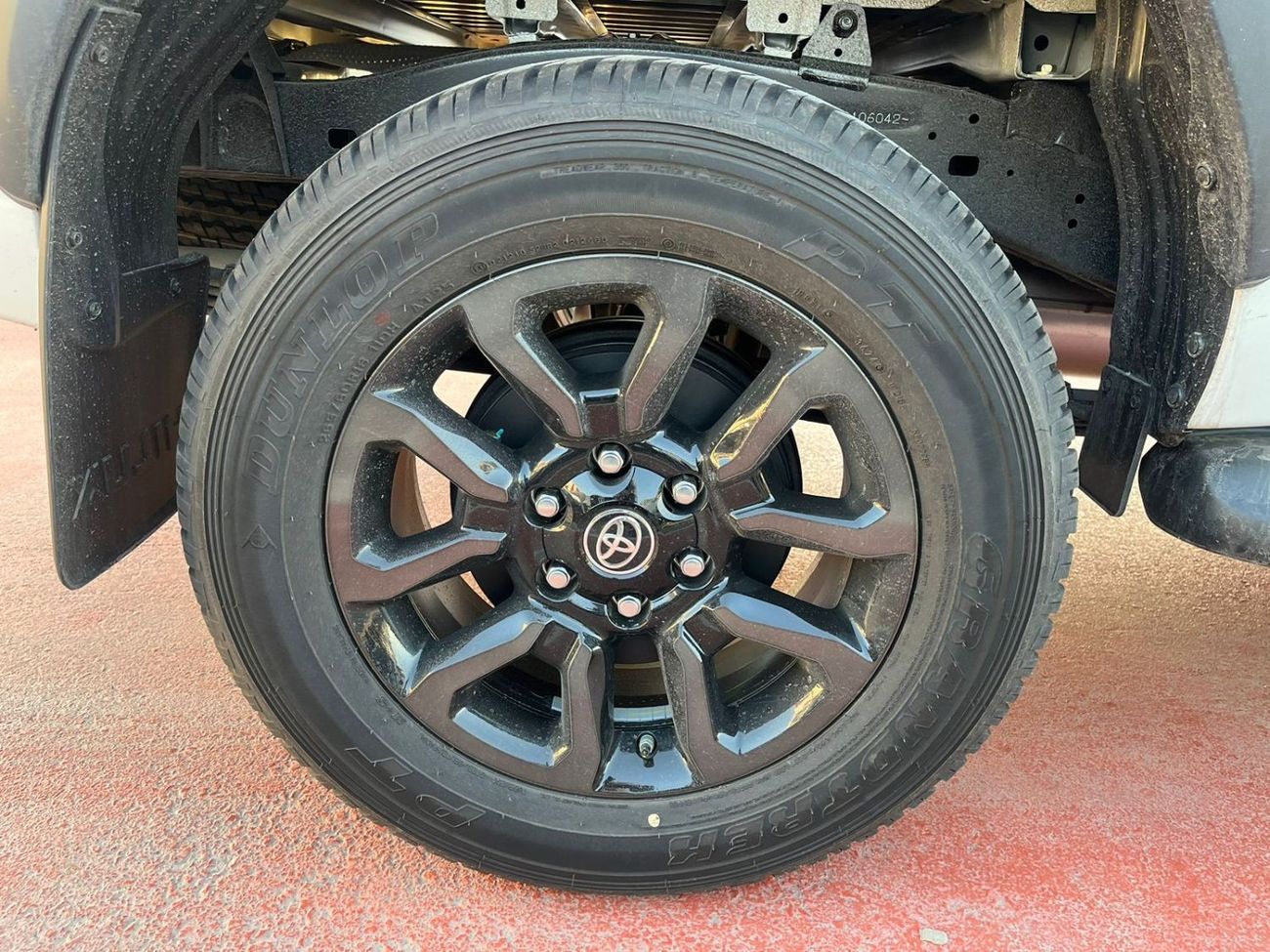 Toyota Hilux TOYOTA HILUX 4.0 ADVENTURE WHITE 2025 OMAN SPEC