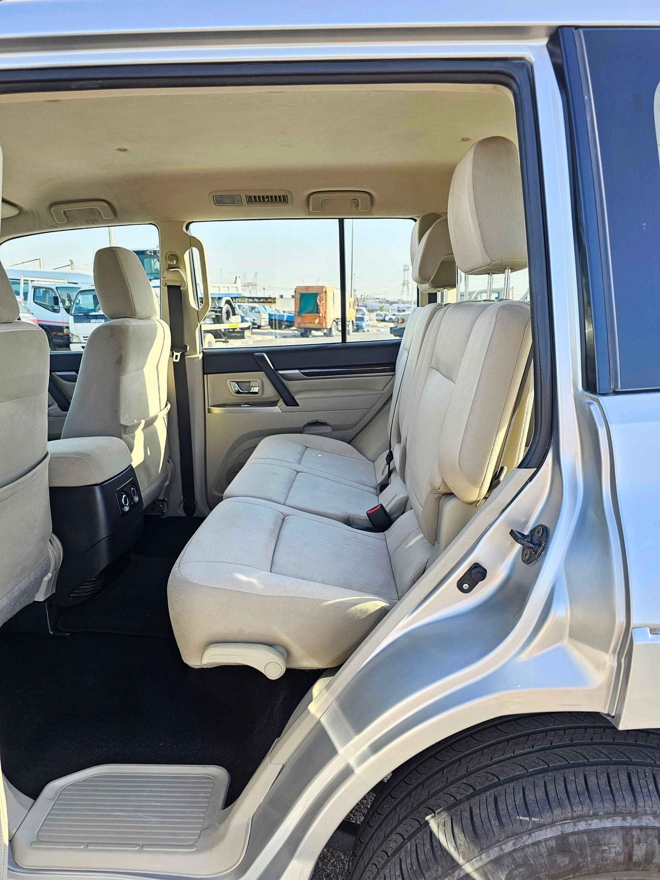 ميتسوبيشي باجيرو GLS 3.5/ 4WD/ DVD CAMERA/ LOW MILEAGE/ 861 MONTHLY /LOT#19596