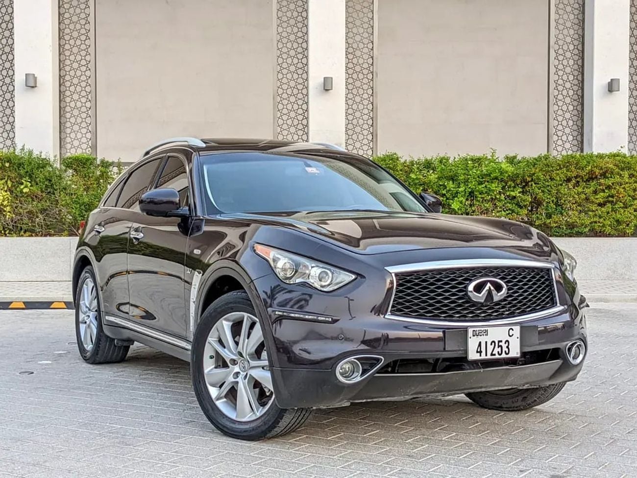 إنفينيتي QX70 LUXURY