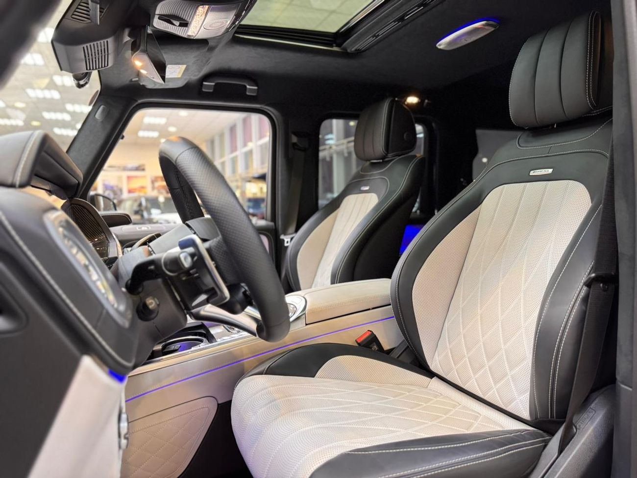 مرسيدس بنز G 63 AMG G 63 AMG DOUBLE NIGHT PACKAGE,  CARBON FIBER EDITION